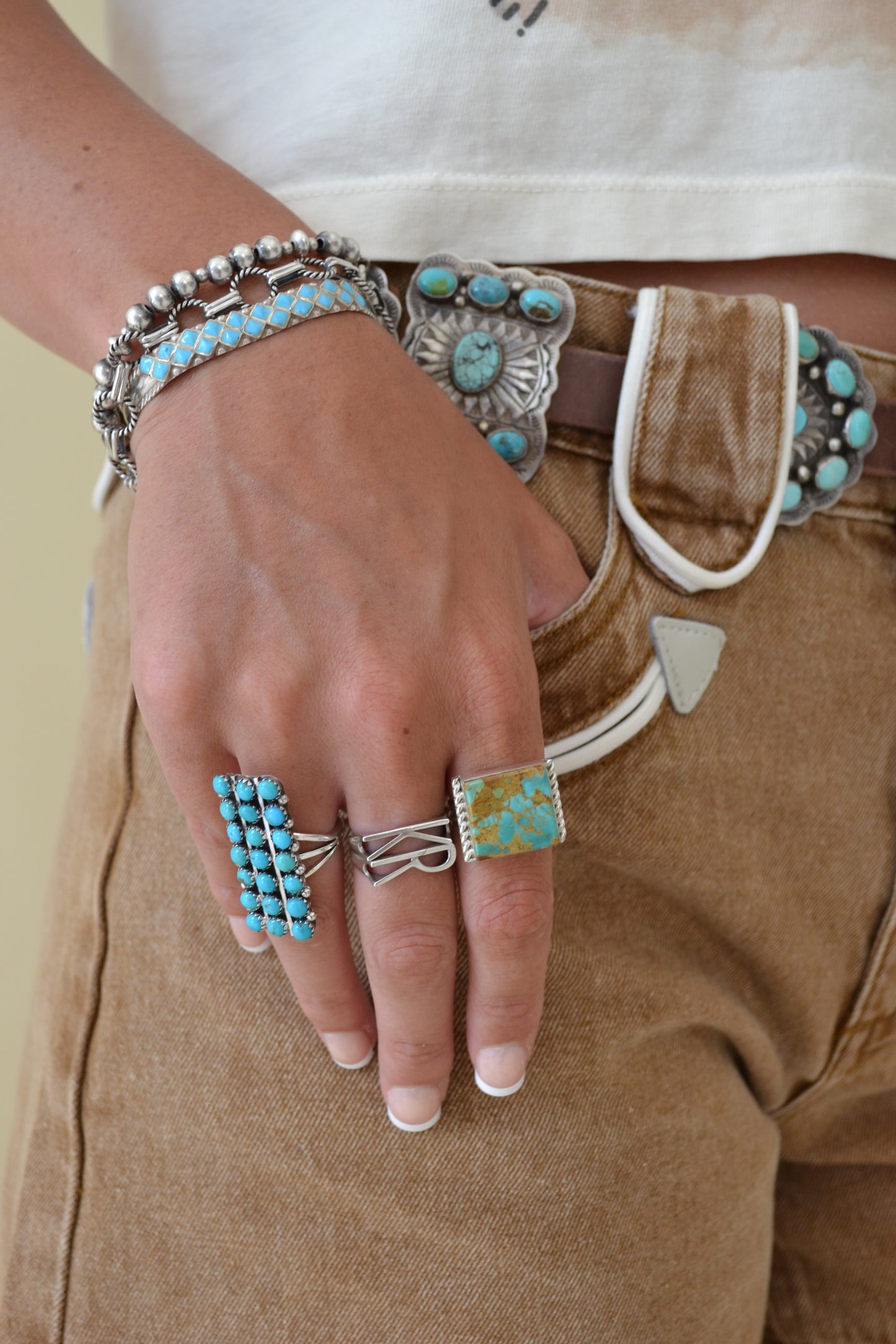 LIVE SALE #54 - 21 STONE VERTICAL RING