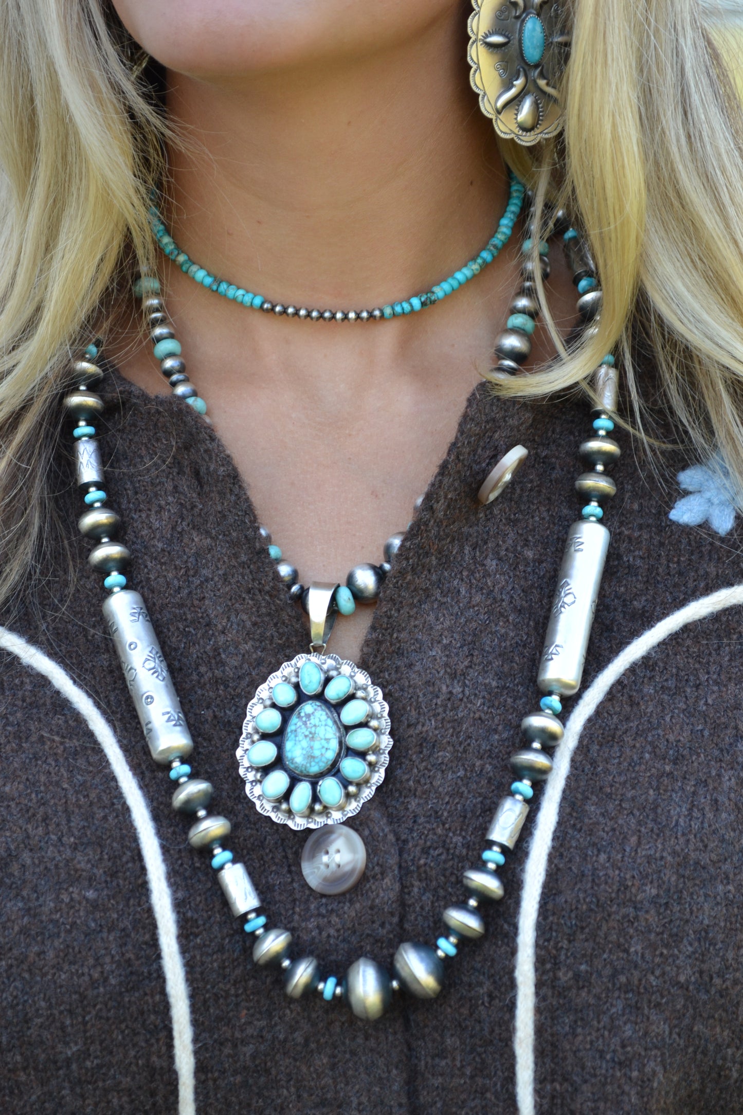 The Henio Pendant & Pearl Set