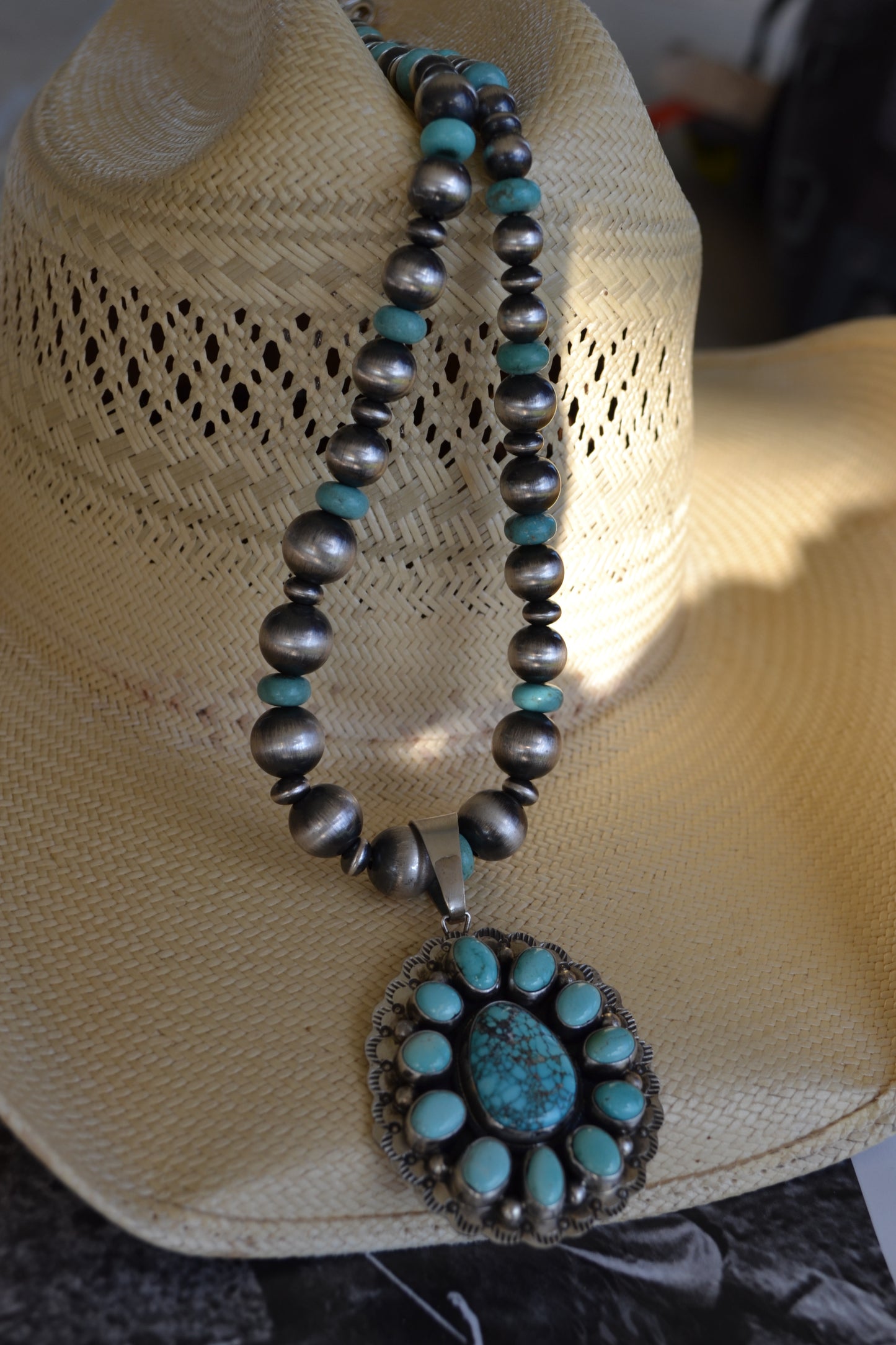 The Henio Pendant & Pearl Set