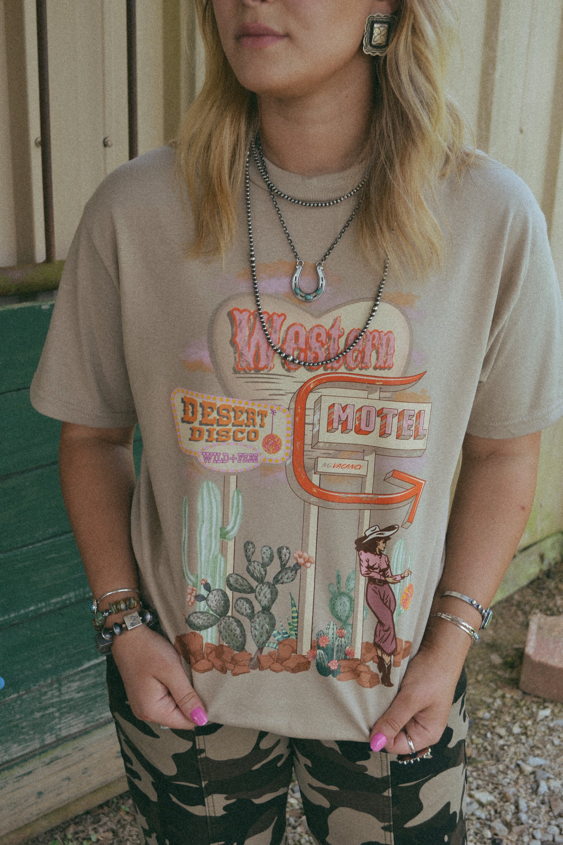 The western motel graphic tee 