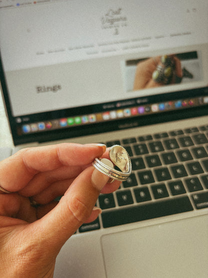 The Envoltura Adjustable Ring