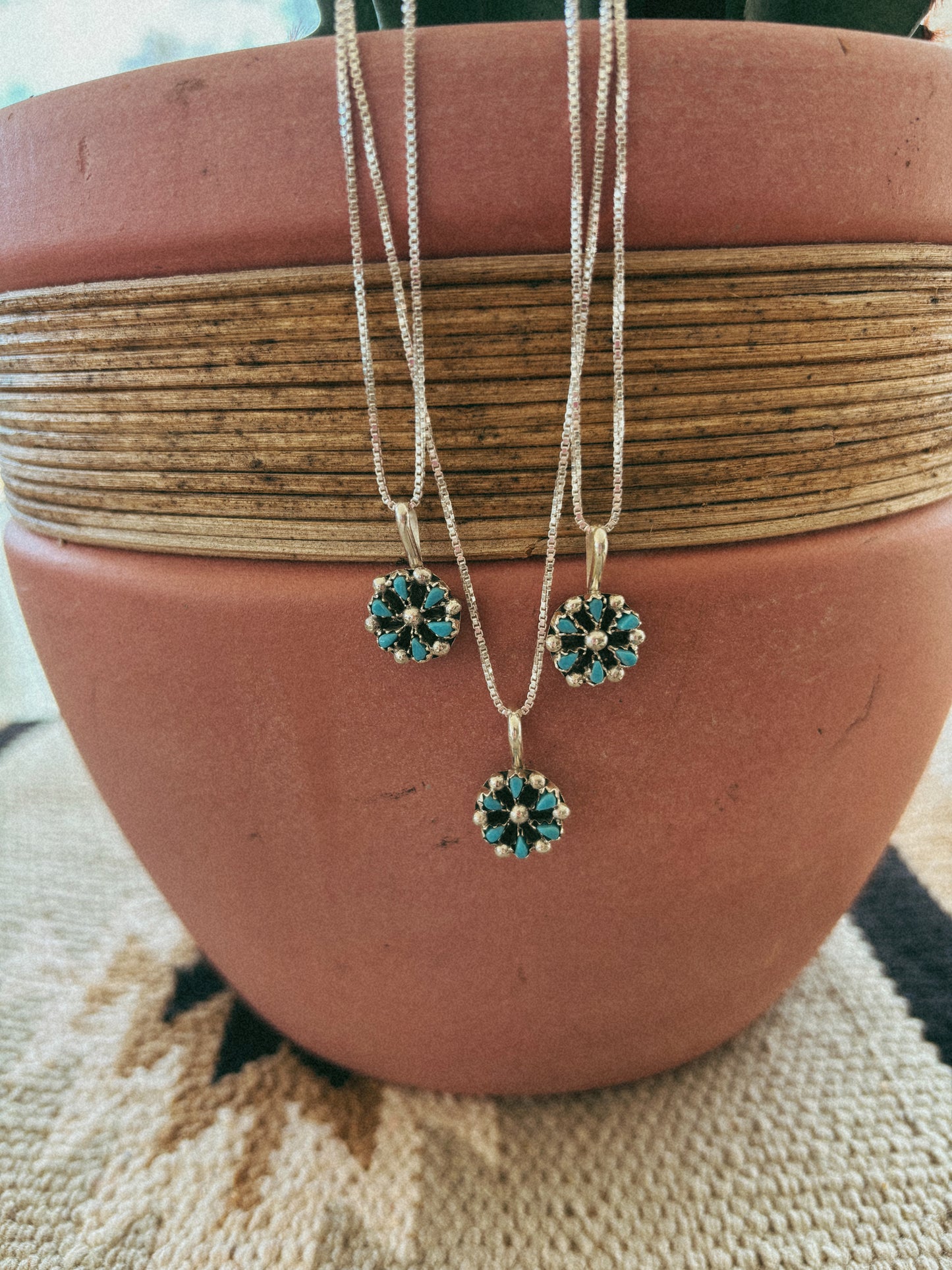 Turquoise flower pendant necklace 