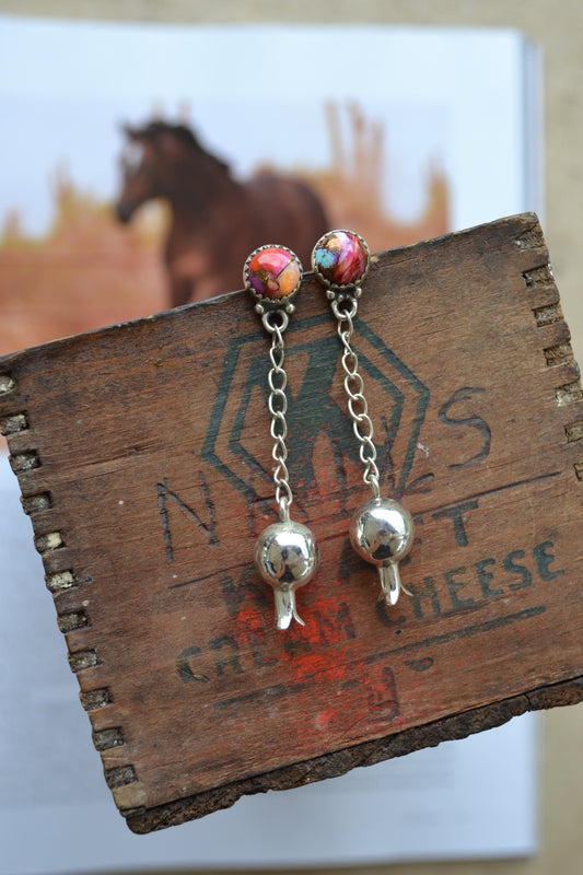 Pair of dhalia stone dangle earrings 