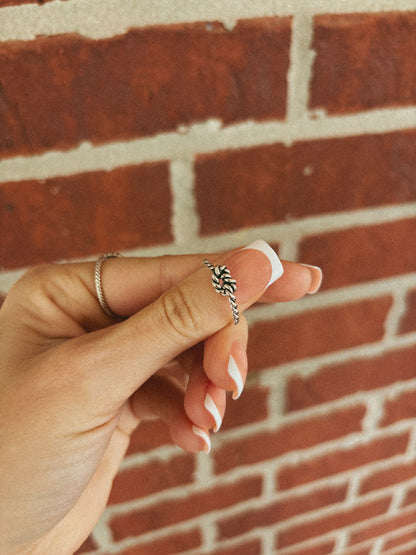 The Nudo Ring SIZE 8