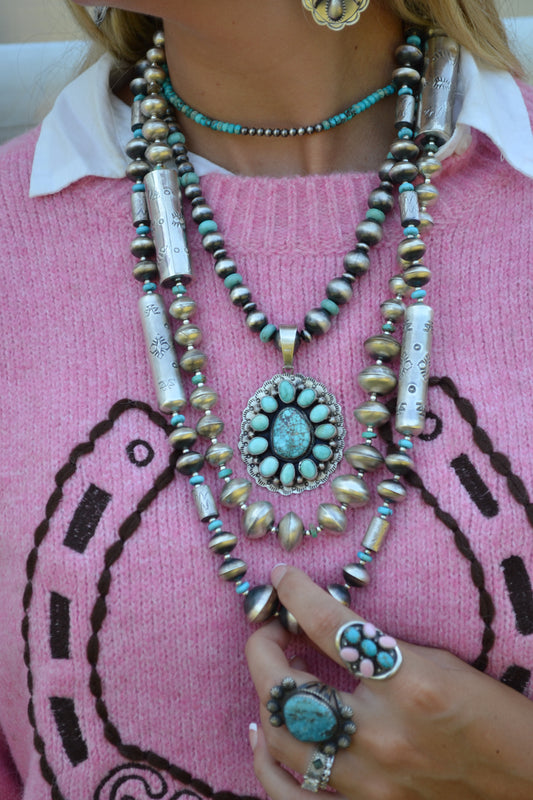 The Henio Pendant & Pearl Set