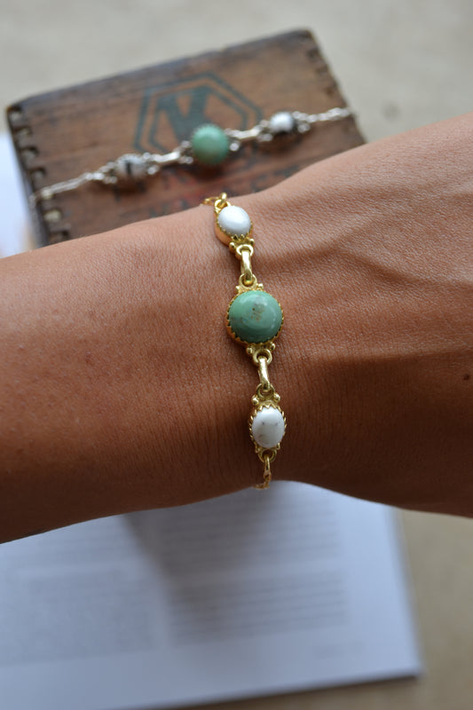 Bracelet with turquoise and white buffalo stones