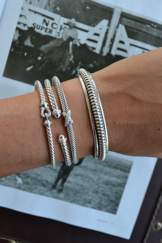 The Girar Cable Cuff