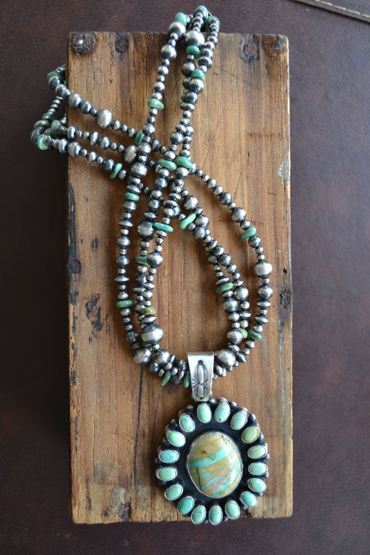 The Calla Necklace