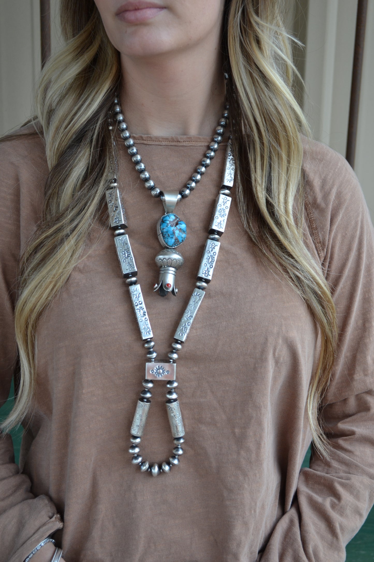 The Laira 34.5" Navajo Pearl Jacla Set