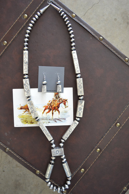 The Laira 34.5" Navajo Pearl Jacla Set