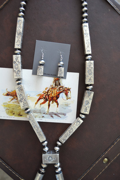 The Laira 34.5" Navajo Pearl Jacla Set