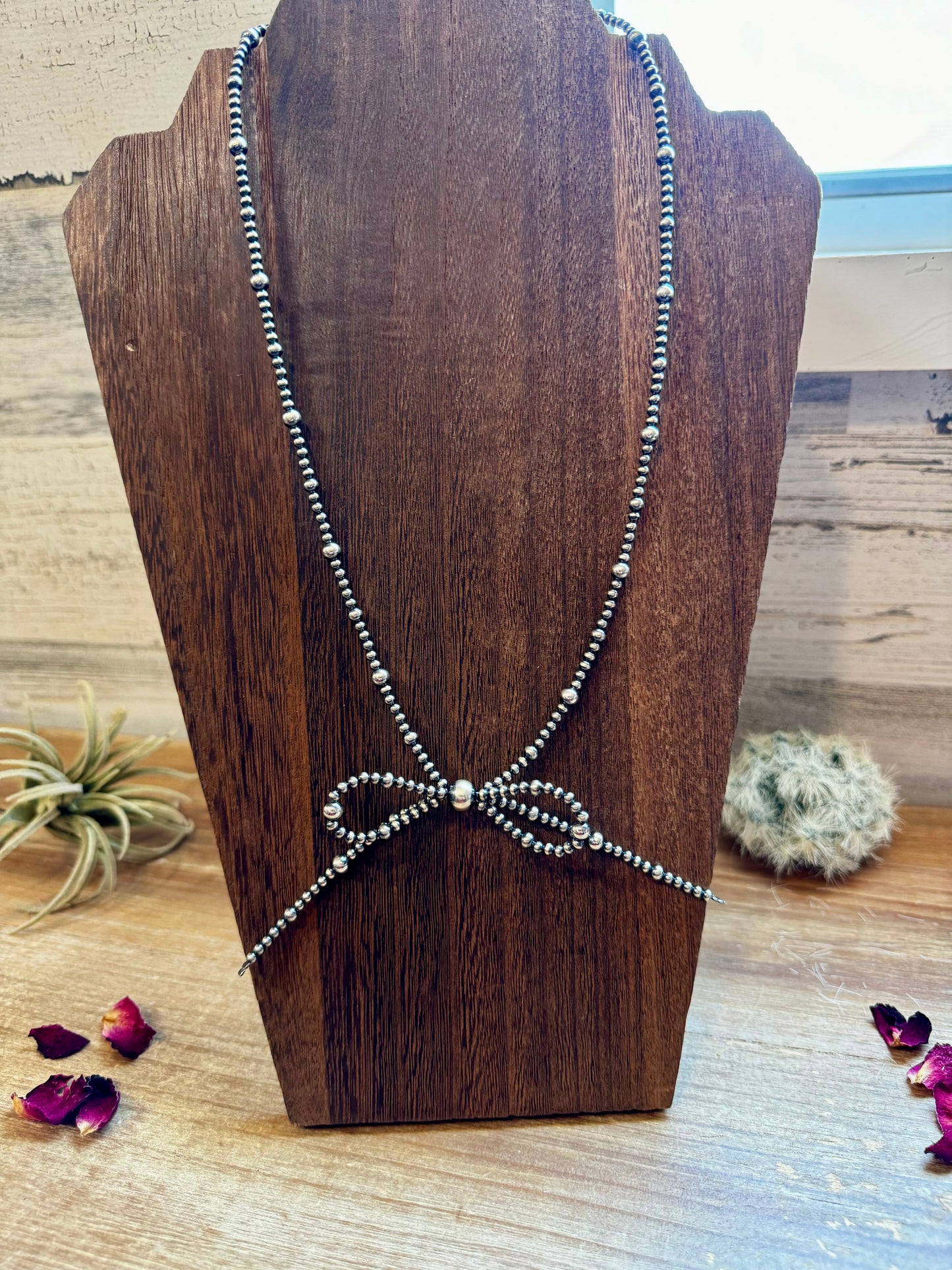 21” Graduated Bow Necklace